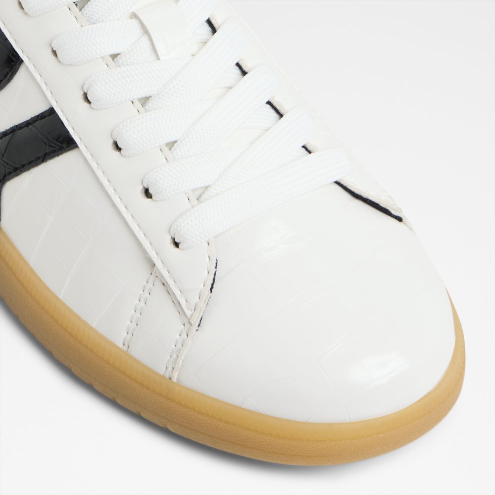 Chicsneaker2
